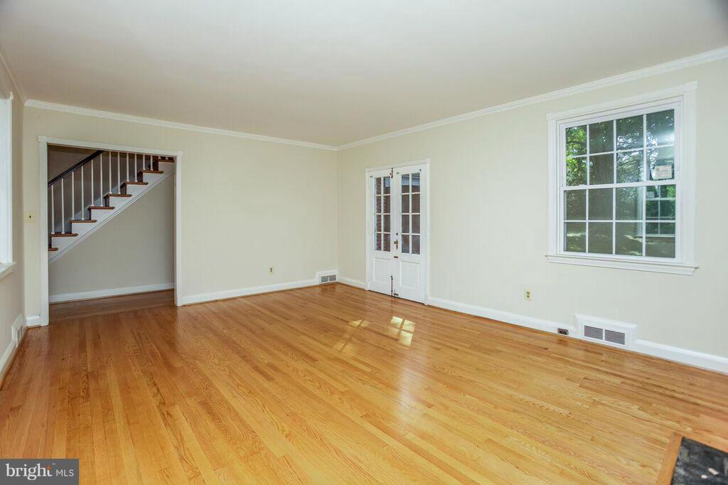 9 Tamworth Road Baltimore, MD 21210 - Photo 21 of 29 Living Room
