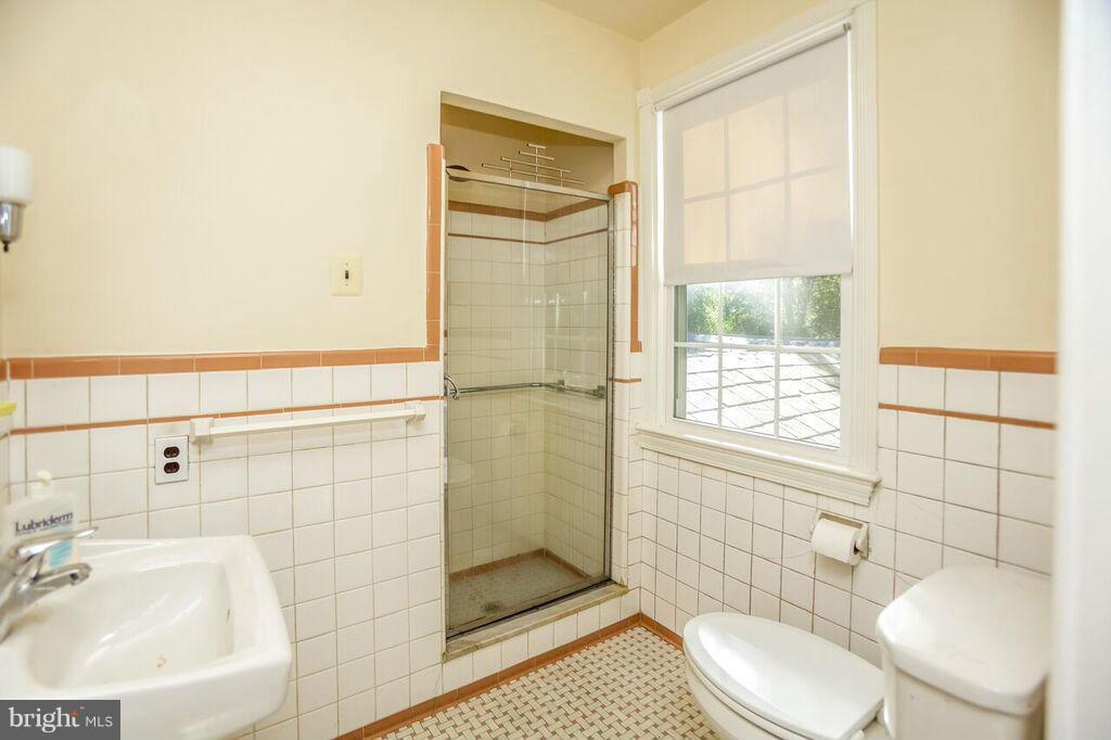 9 Tamworth Road Baltimore, MD 21210 - Photo 24 of 29 Bath (Master)