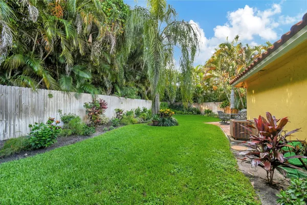 $5,000 | 318 Southeast 7th Avenue, Unit 3, Delray Beach, FL 33483