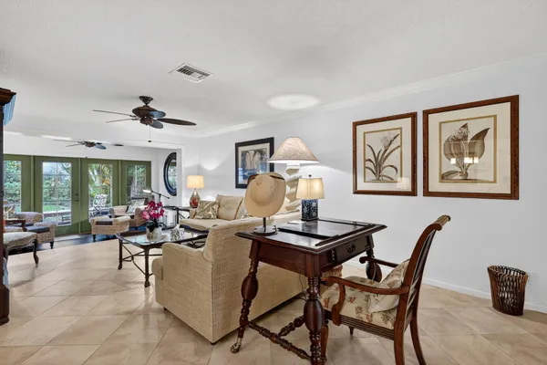 $5,000 | 318 Southeast 7th Avenue, Unit 3, Delray Beach, FL 33483