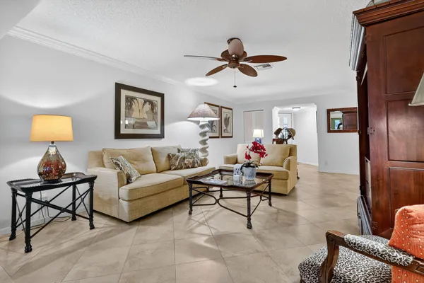 $5,000 | 318 Southeast 7th Avenue, Unit 3, Delray Beach, FL 33483