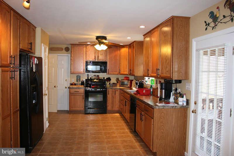 1456 Canterbury Road Front Royal, VA 22630 - Photo 2 of 28 Kitchen