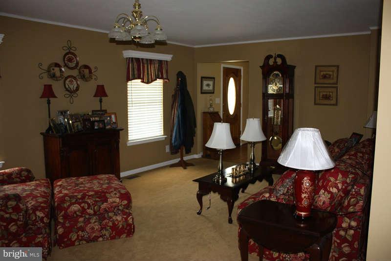 1456 Canterbury Road Front Royal, VA 22630 - Photo 11 of 28 Living Room