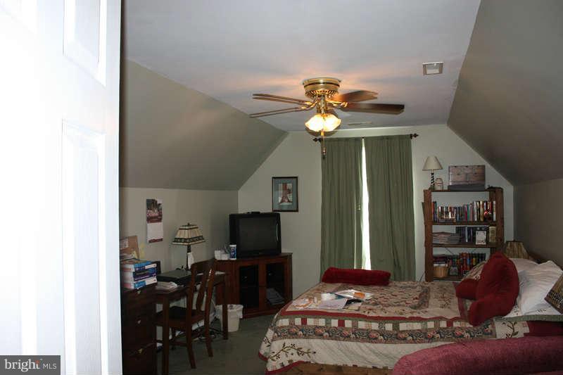 1456 Canterbury Road Front Royal, VA 22630 - Photo 17 of 28 Bedroom