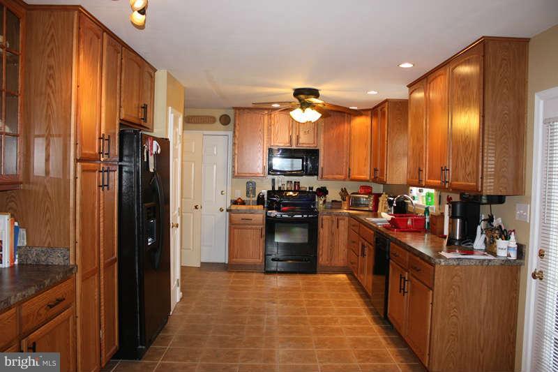 1456 Canterbury Road Front Royal, VA 22630 - Photo 3 of 28 Kitchen