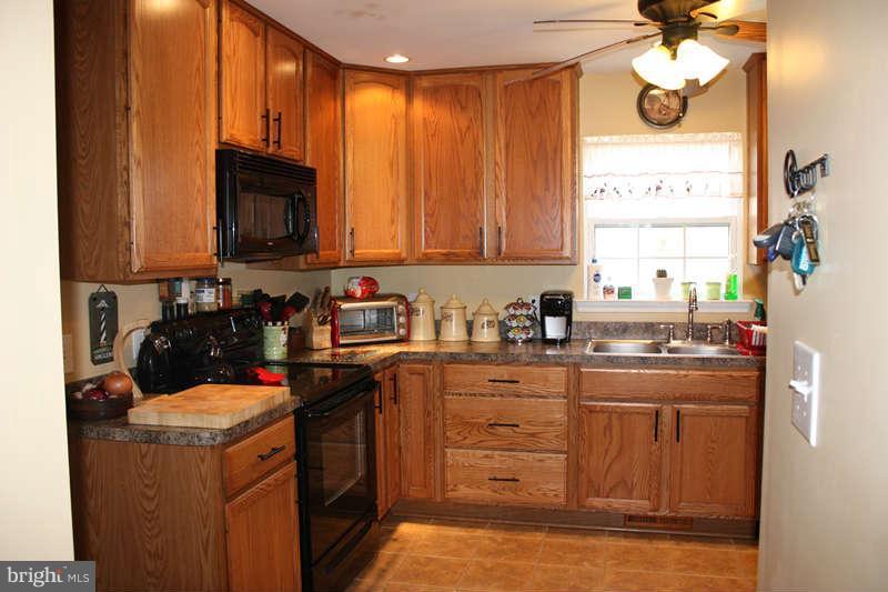 1456 Canterbury Road Front Royal, VA 22630 - Photo 5 of 28 Kitchen