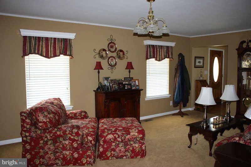 1456 Canterbury Road Front Royal, VA 22630 - Photo 9 of 28 Living Room