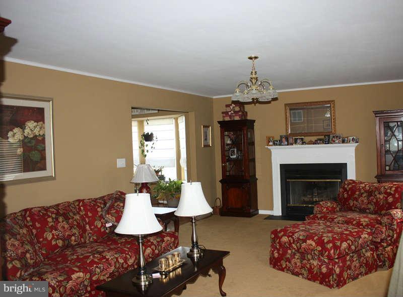 1456 Canterbury Road Front Royal, VA 22630 - Photo 10 of 28 Living Room