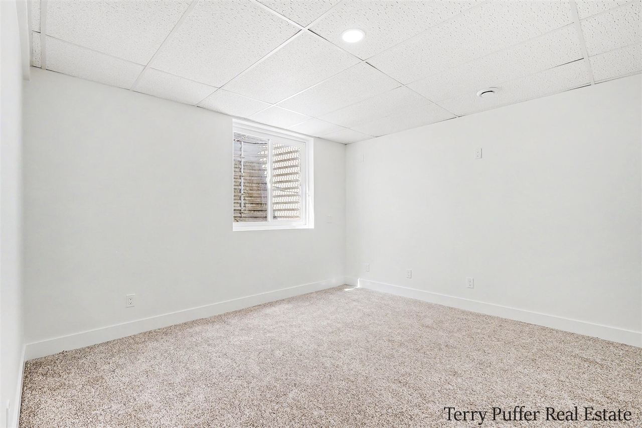 351 North Hilton Park Road Muskegon, MI 49442 - Photo 17 of 38