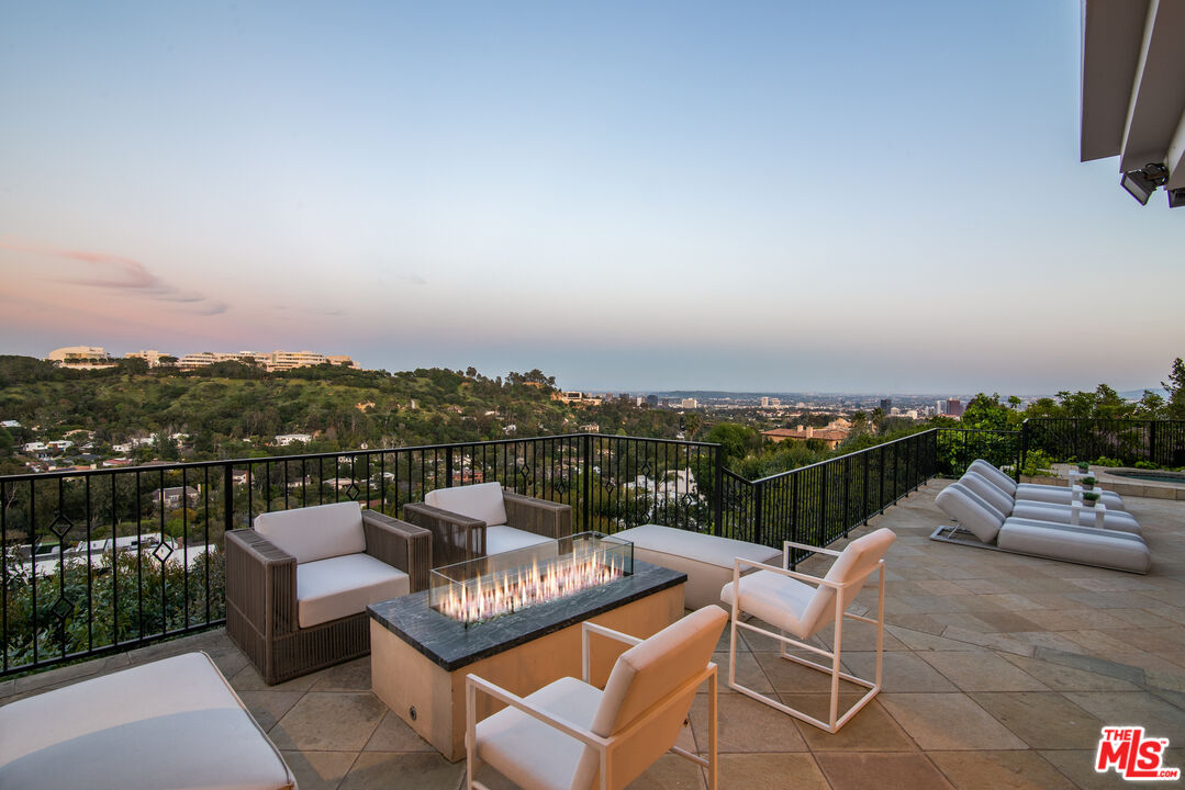 930 North Tigertail Road Los Angeles, CA 90049 - Photo 9 of 26