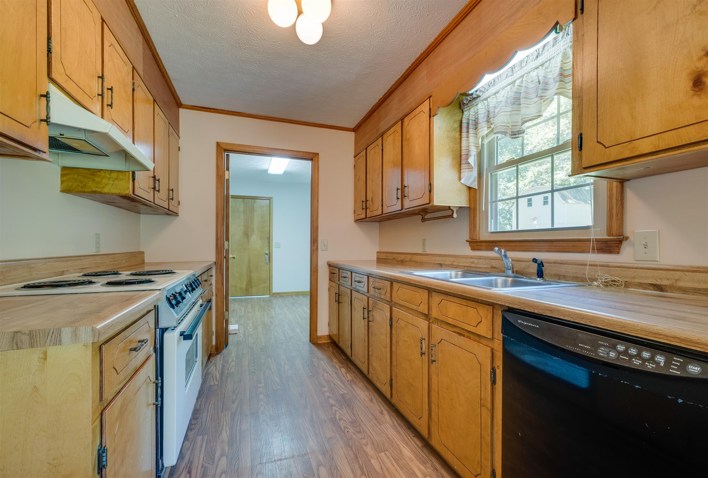 1917 Hunters Run Road Lewisburg, TN 37091 - Photo 2 of 25 Gallery Image 2