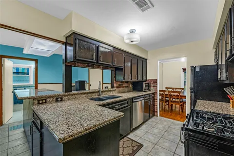 $285,000 | 115 Whiting Avenue, Galveston, TX 77550