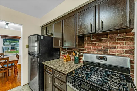 $285,000 | 115 Whiting Avenue, Galveston, TX 77550