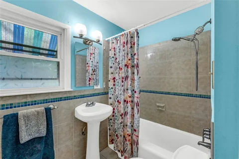 $285,000 | 115 Whiting Avenue, Galveston, TX 77550