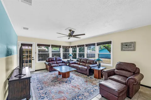 $285,000 | 115 Whiting Avenue, Galveston, TX 77550