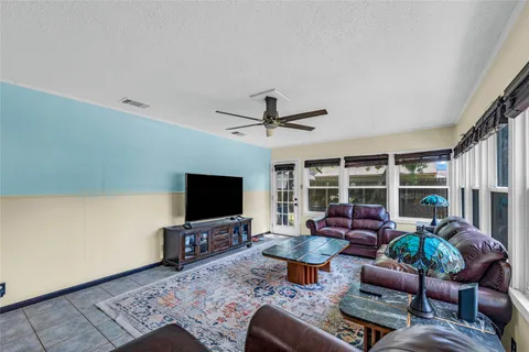 $285,000 | 115 Whiting Avenue, Galveston, TX 77550