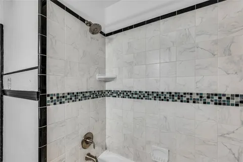 $285,000 | 115 Whiting Avenue, Galveston, TX 77550