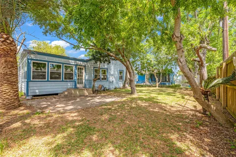 $285,000 | 115 Whiting Avenue, Galveston, TX 77550