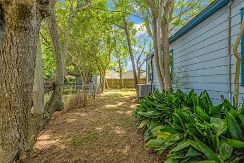 $285,000 | 115 Whiting Avenue, Galveston, TX 77550