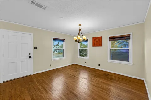 $285,000 | 115 Whiting Avenue, Galveston, TX 77550