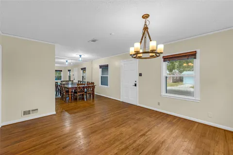 $285,000 | 115 Whiting Avenue, Galveston, TX 77550