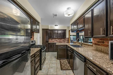 $285,000 | 115 Whiting Avenue, Galveston, TX 77550