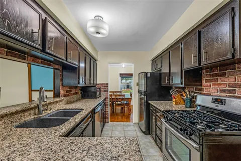 $285,000 | 115 Whiting Avenue, Galveston, TX 77550