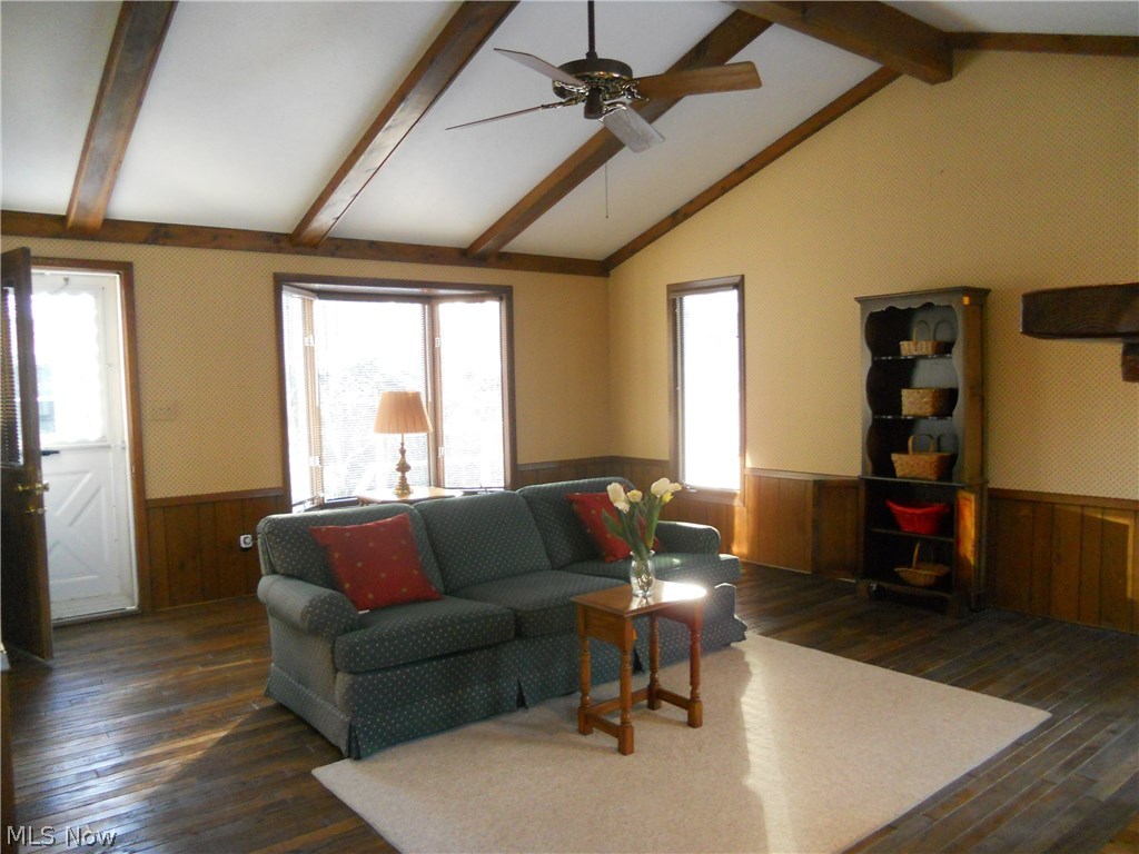 1240 Brainard Road Lyndhurst, OH 44124 - Photo 4 of 12 Fantastic Great Room unlike any space in most homes in the area. WOW!