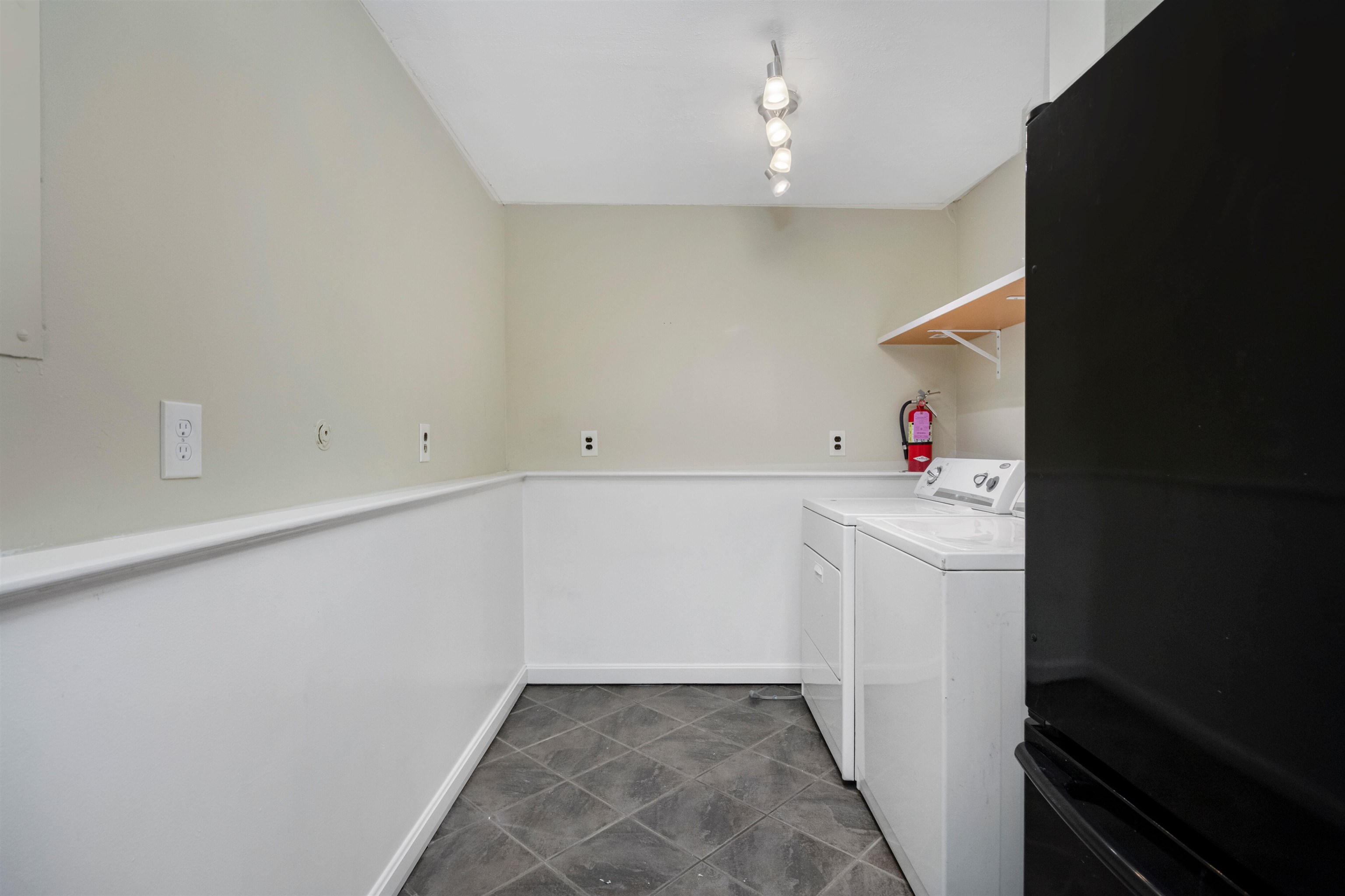 7 Daniel Plummer Road, Unit D Goffstown, NH 03045 - Photo 3 of 27
