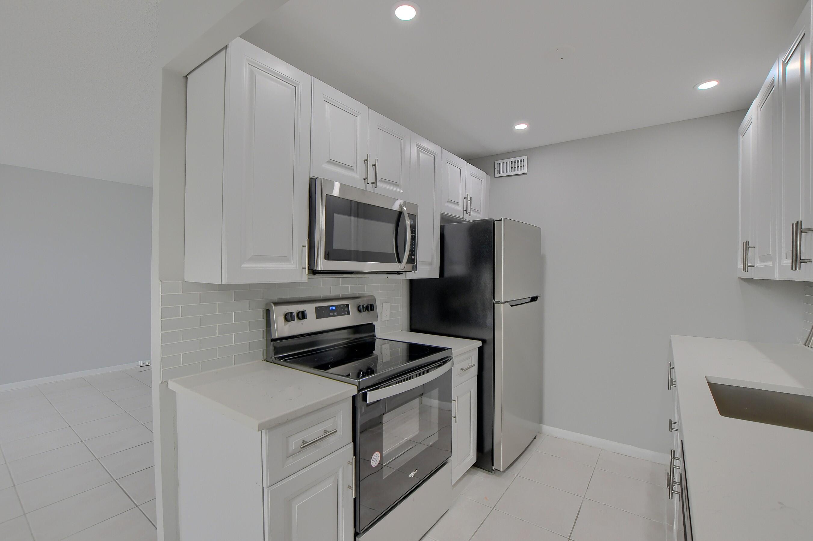 3069 Exeter, Unit 3069 Boca Raton, FL 33434 - Photo 11 of 48 10_ebf_6800-hdr(5)