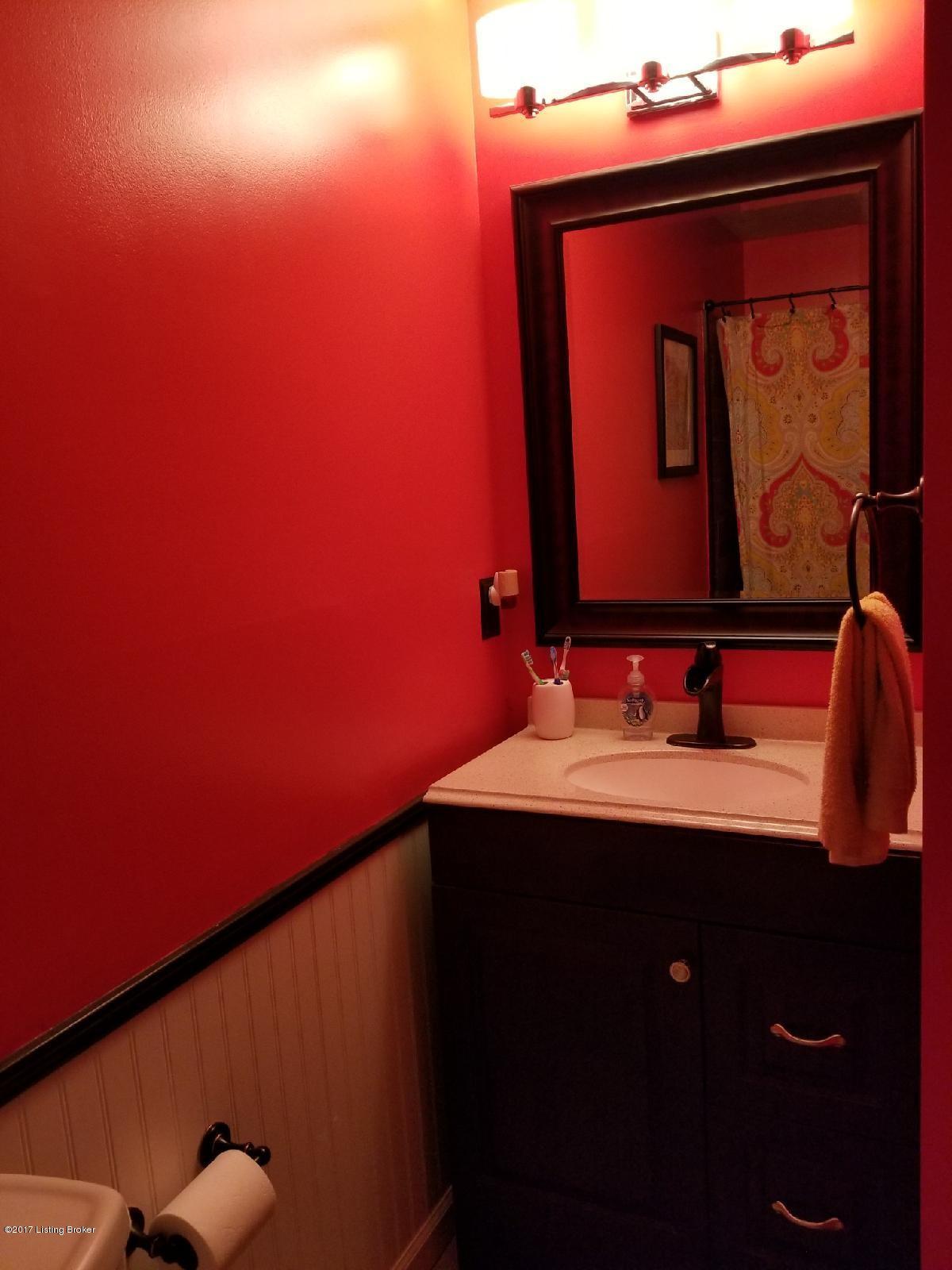 6502 Mandeville Road Louisville, KY 40228 - Photo 15 of 19 Hall bath