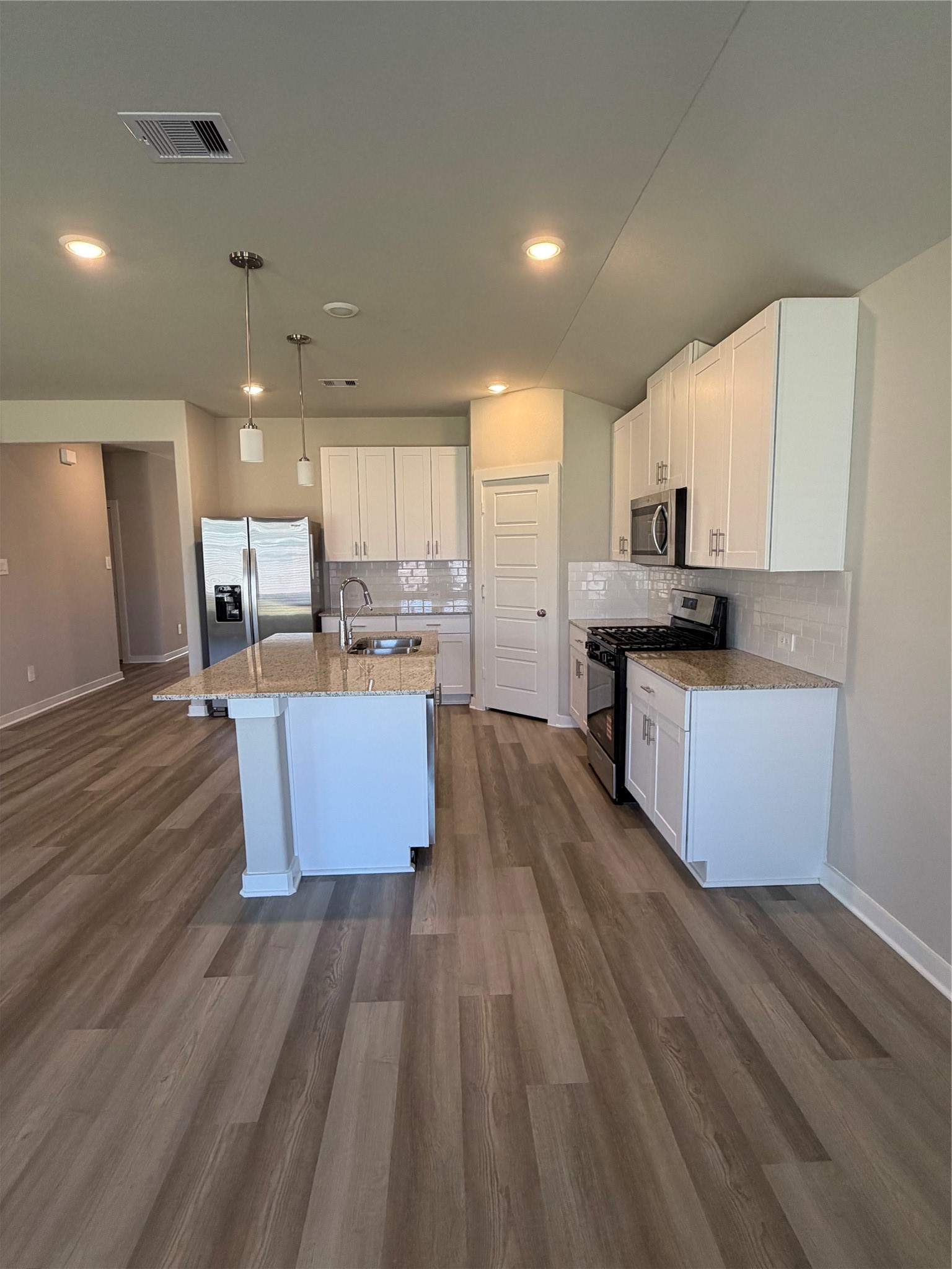 1484 Waggoner Rnch Trail Conroe, TX 77301 - Photo 4 of 25 Gallery Image 4