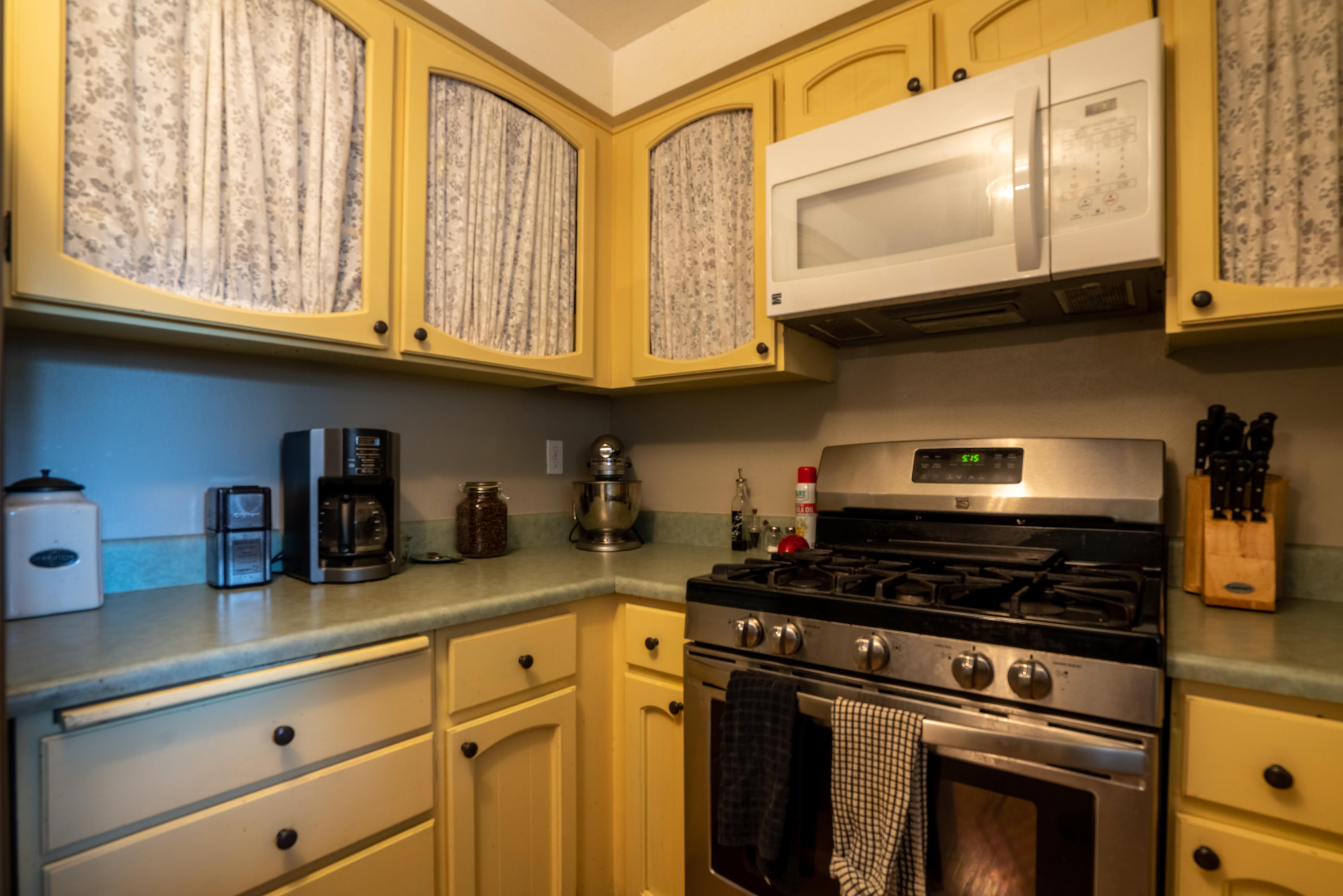 913 Freeman Road Central Point, OR 97502 - Photo 8 of 36 DSC02559-HDR