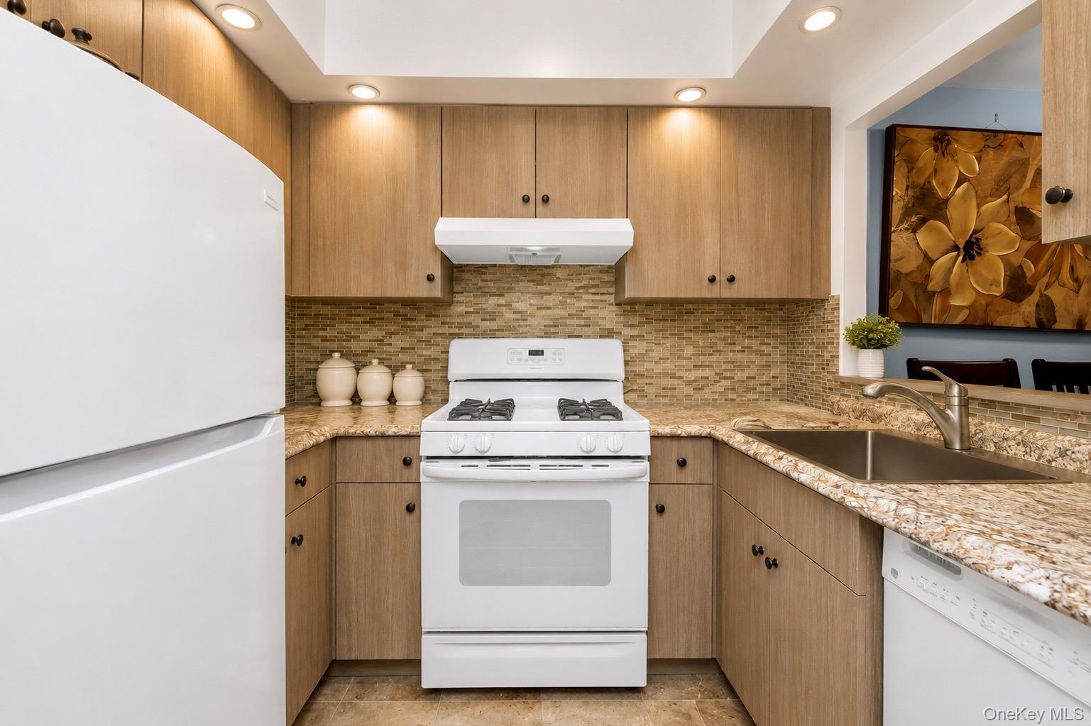 55-36 69th Place, Unit R3 Queens, NY 11378 - Photo 8 of 12