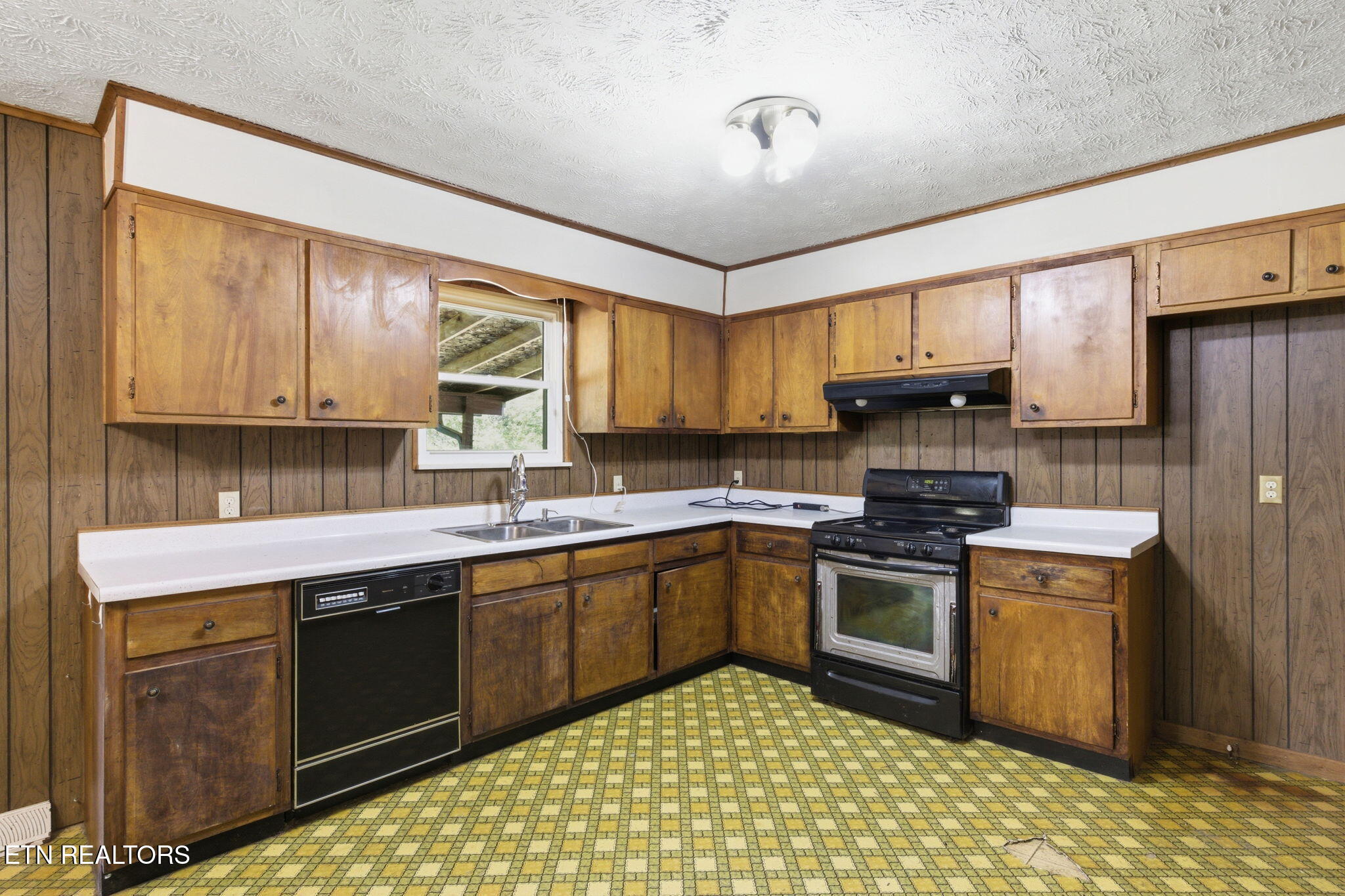 209 White Oak Lane Heiskell, TN 37754 - Photo 12 of 40 12-web-or-mls-IMG_9616