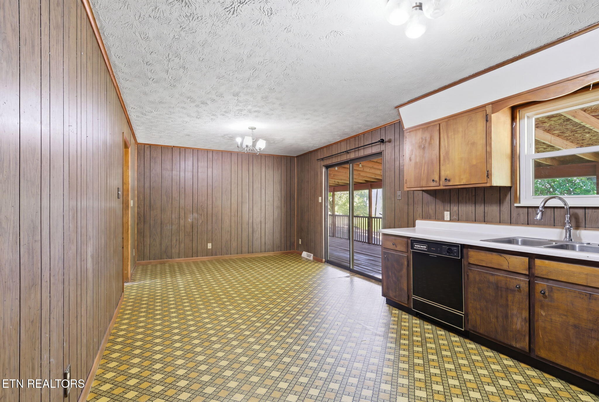 209 White Oak Lane Heiskell, TN 37754 - Photo 14 of 40 14-web-or-mls-IMG_9610_declutter_065adb3