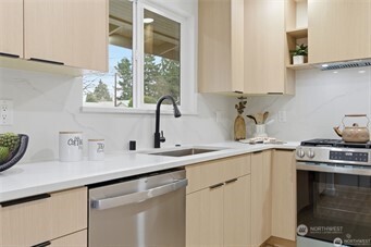30041 14th Avenue South Federal Way, WA 98003 - Photo 8 of 32