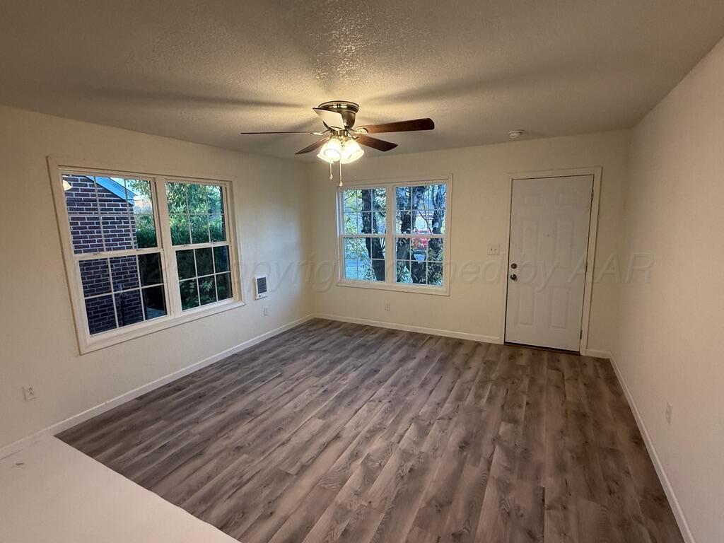 1019 Southwest 11th Avenue Amarillo, TX 79101 - Photo 2 of 8 Living Room