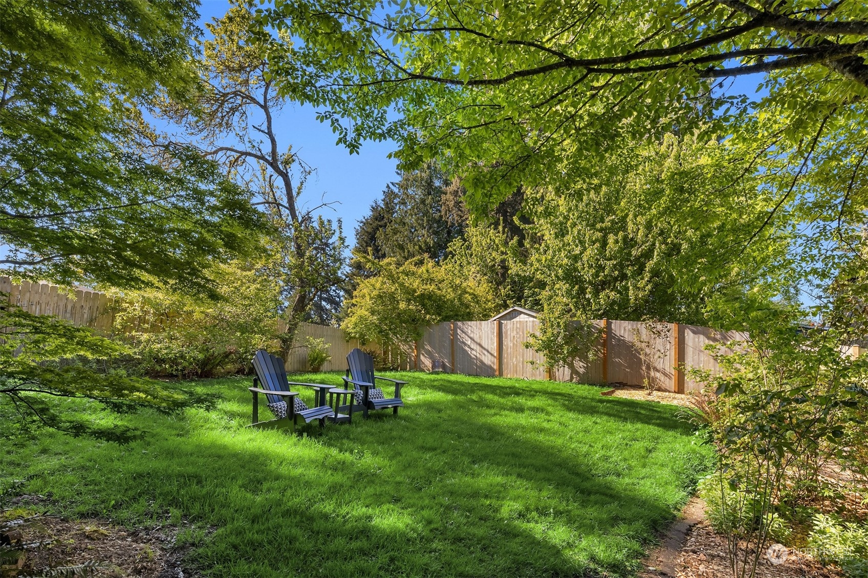22830 Atlas Road Bothell, WA 98021 - Photo 31 of 40 a backyard of a house with table and chairs
