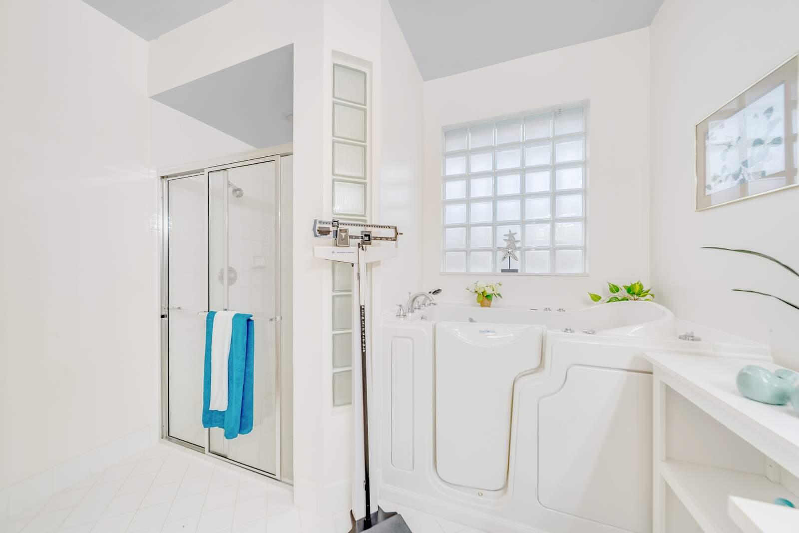 6474 Brava Way Boca Raton, FL 33433 - Photo 41 of 56 41-cake (61)