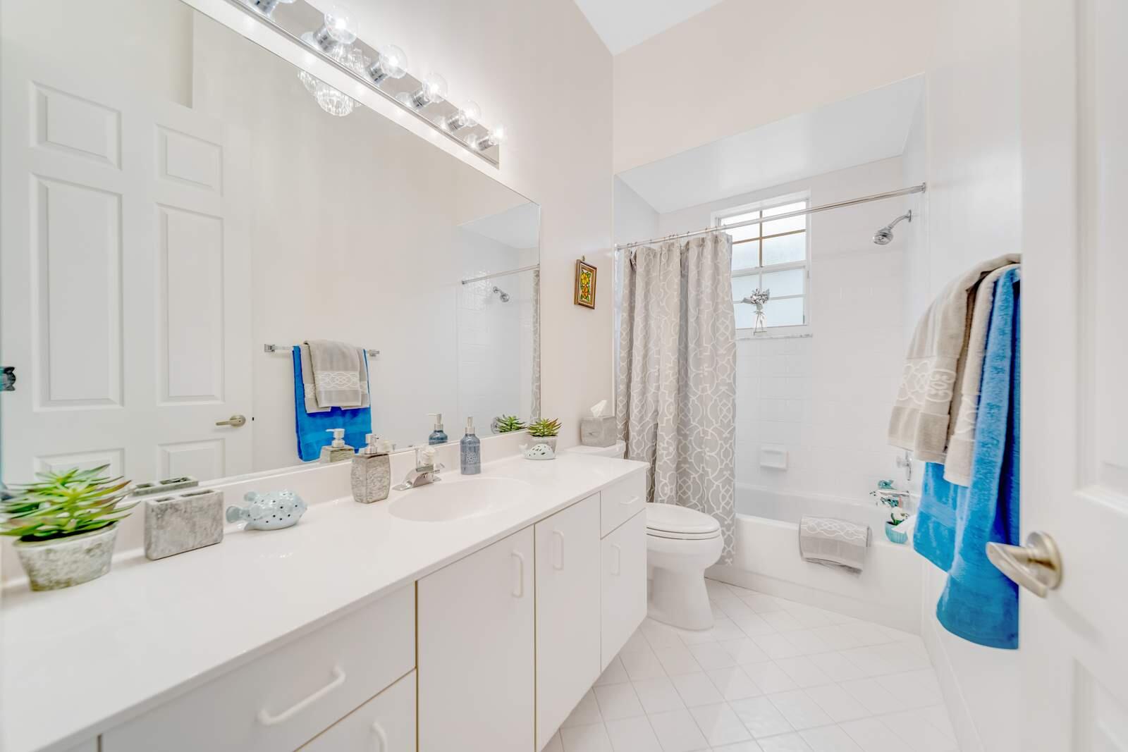 6474 Brava Way Boca Raton, FL 33433 - Photo 45 of 56 guest bath