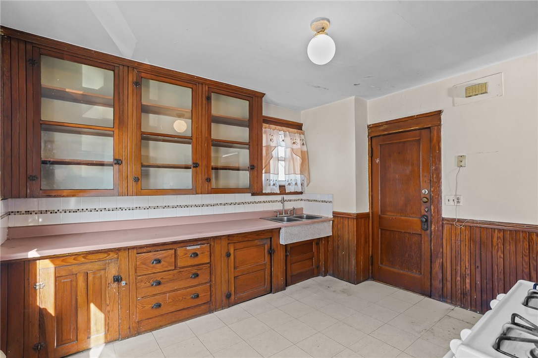 295 Vermont Avenue Providence, RI 02905 - Photo 5 of 26