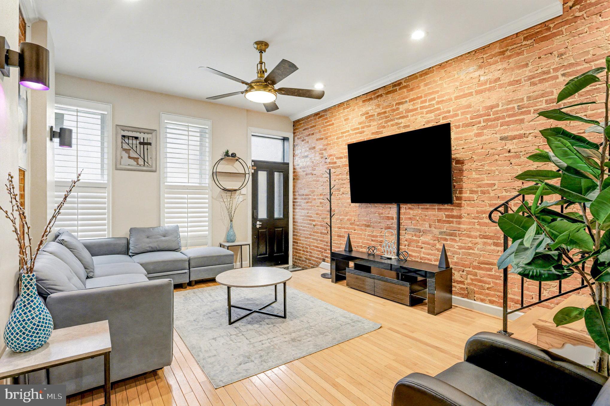 1314 South Hanover Street Baltimore, MD 21230 - Photo 5 of 30 a living room with furniture and a flat screen tv