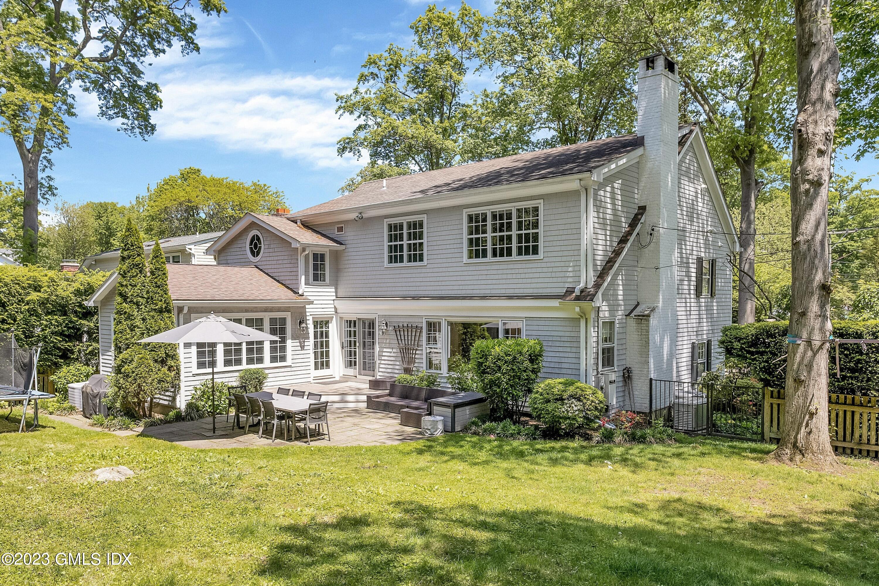 4 Bramble Lane Riverside, CT 06878 - Photo 2 of 19 002-443274-_X0A7618_12504170