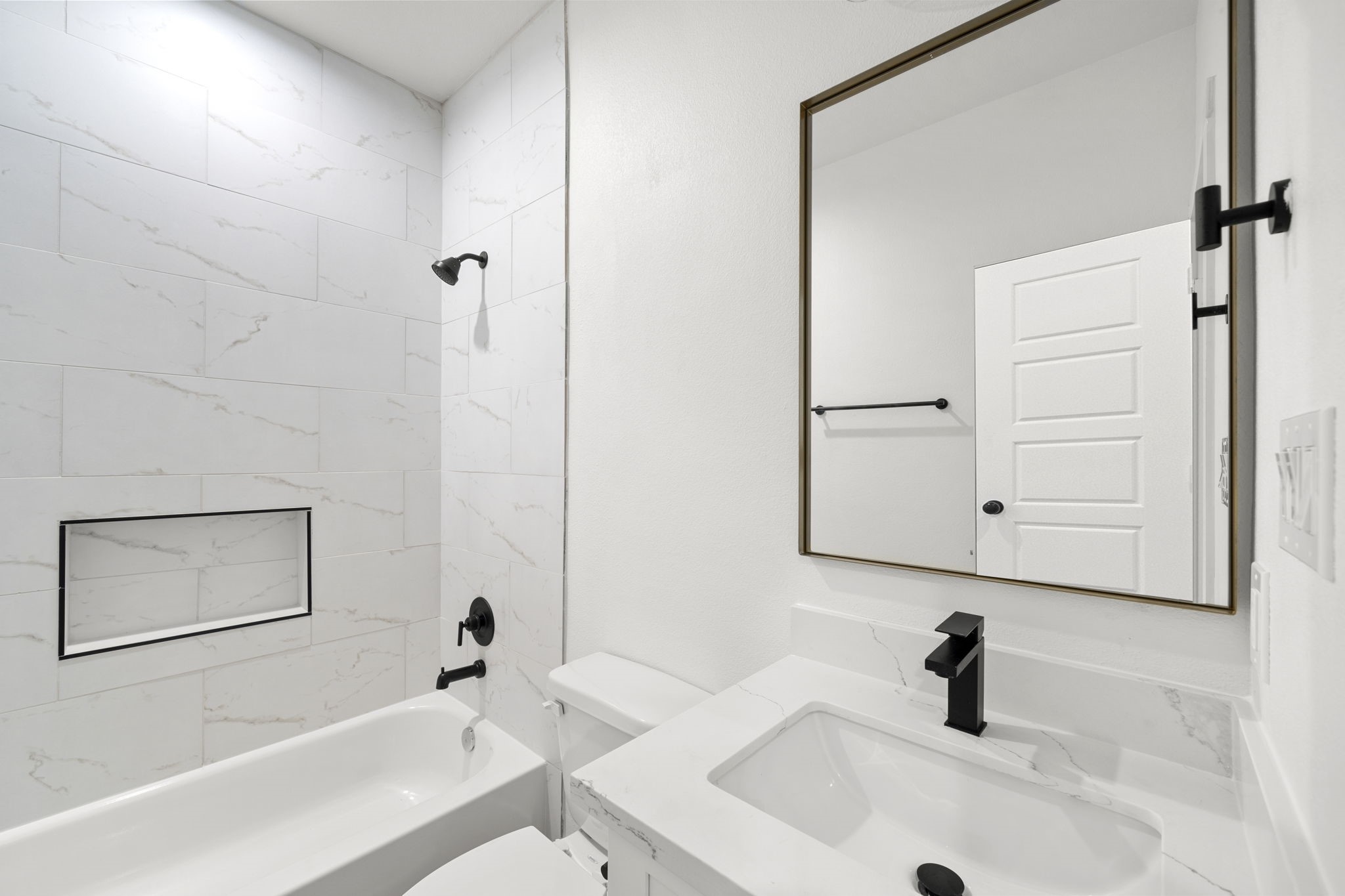 7205 Tippett Street, Unit B Houston, TX 77088 - Photo 12 of 15 a bathroom with a sink and a tub