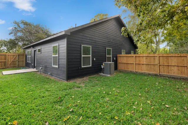 $1,675 | 7205 Tippett Street, Unit B, Houston, TX 77088