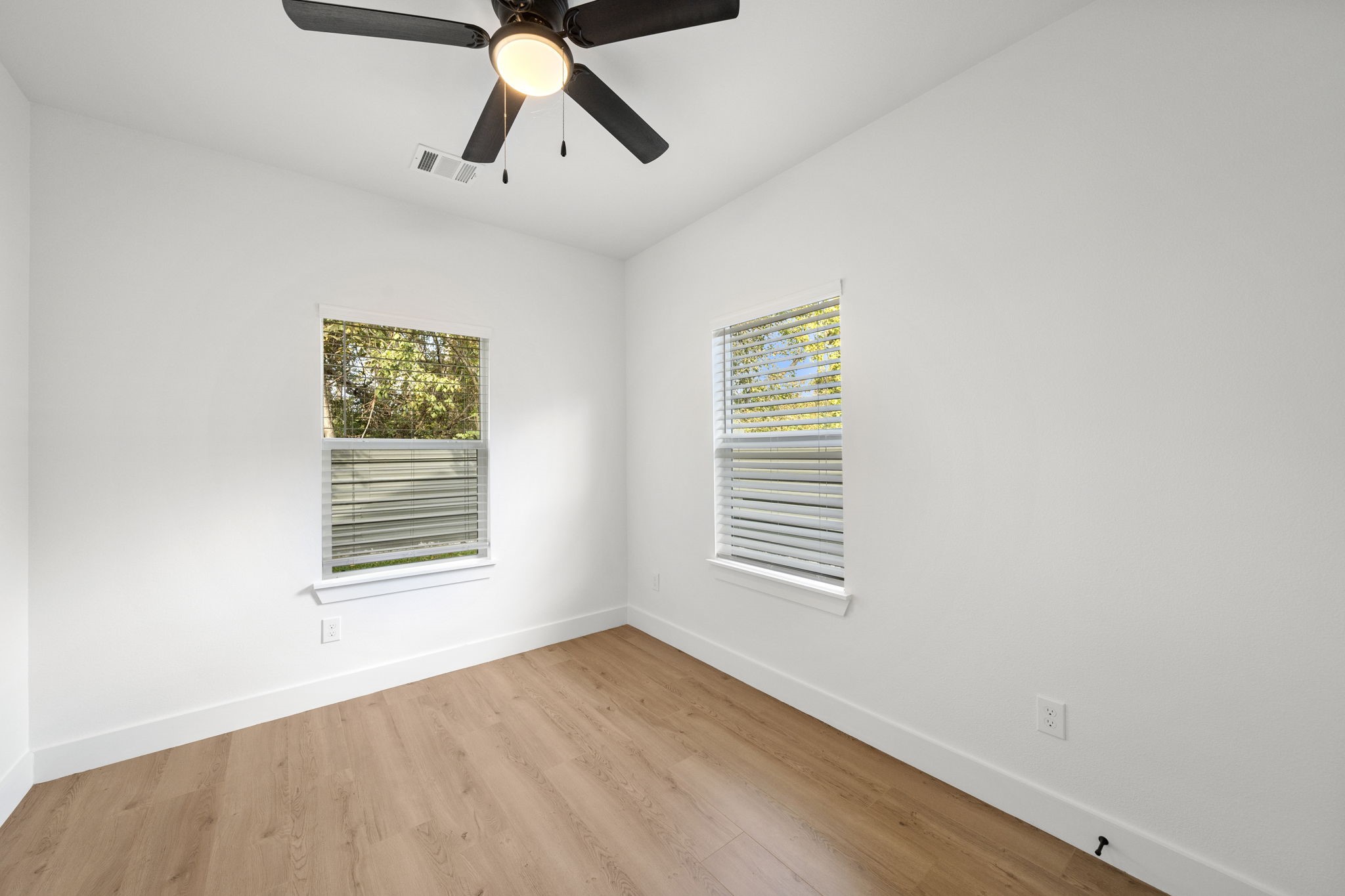 7205 Tippett Street, Unit B Houston, TX 77088 - Photo 8 of 15 a view of empty room with wooden floor and fan