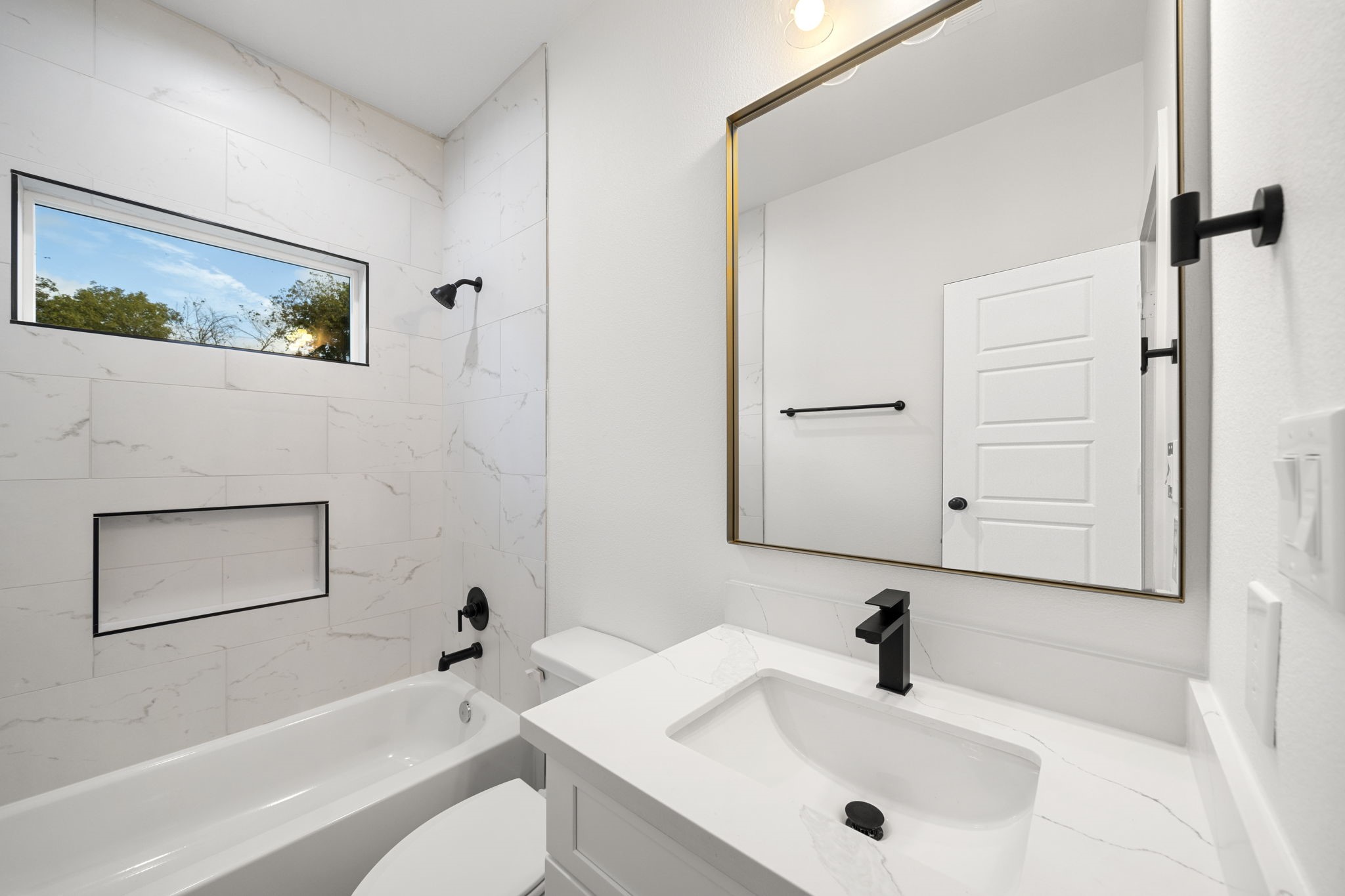 7205 Tippett Street, Unit B Houston, TX 77088 - Photo 9 of 15 a bathroom with a sink and a bathtub