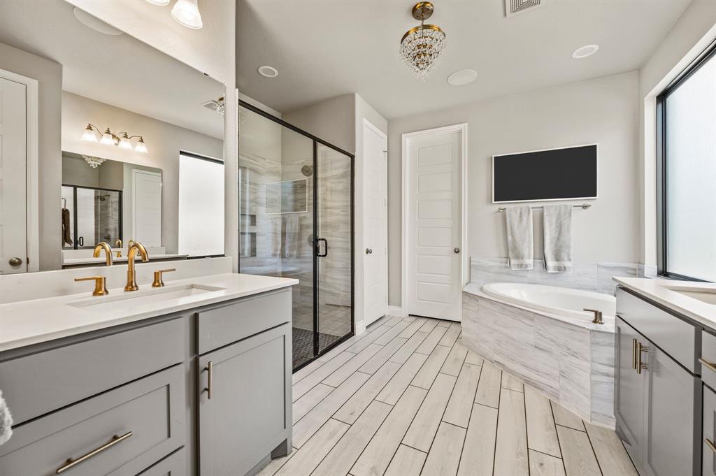 4209 Inverness Way Denton, TX 76210 - Photo 18 of 40 Primary bath