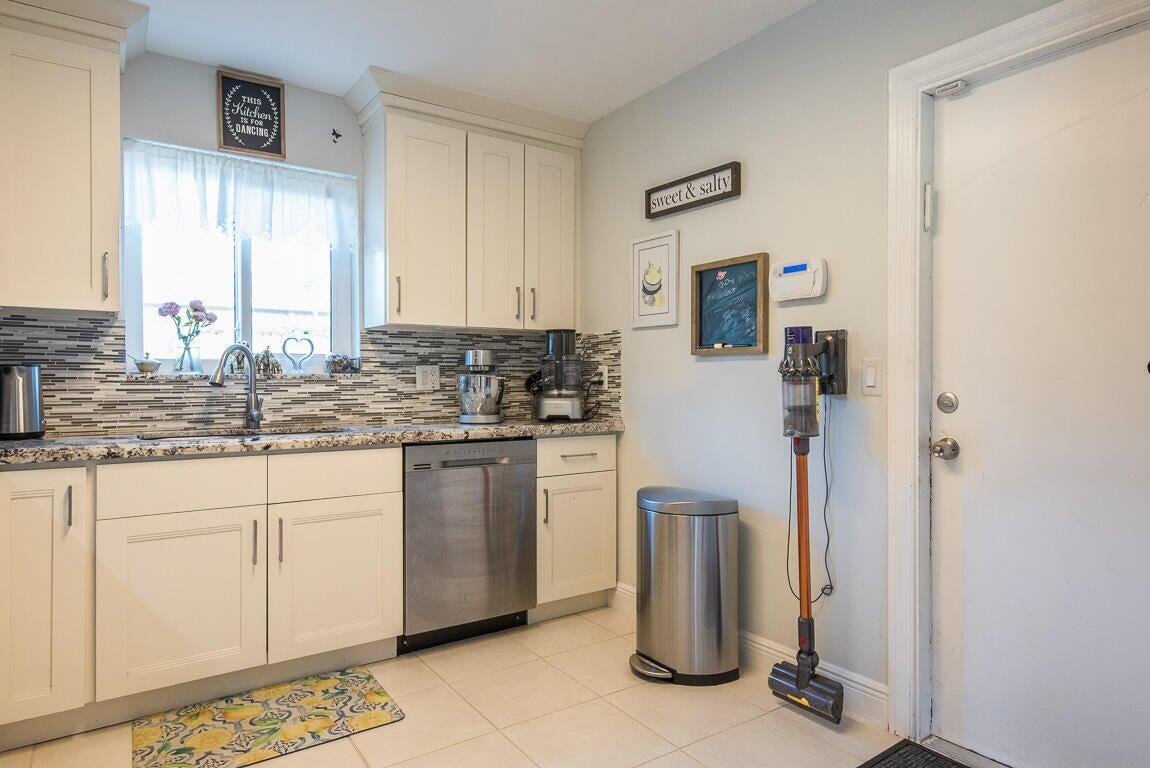 4244 Appalachian Street Boca Raton, FL 33428 - Photo 15 of 25 a kitchen with stainless steel appliances granite countertop a refrigerator and a sink